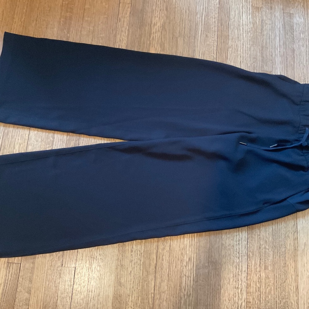 Lululemon on the fly wide leg pants 8